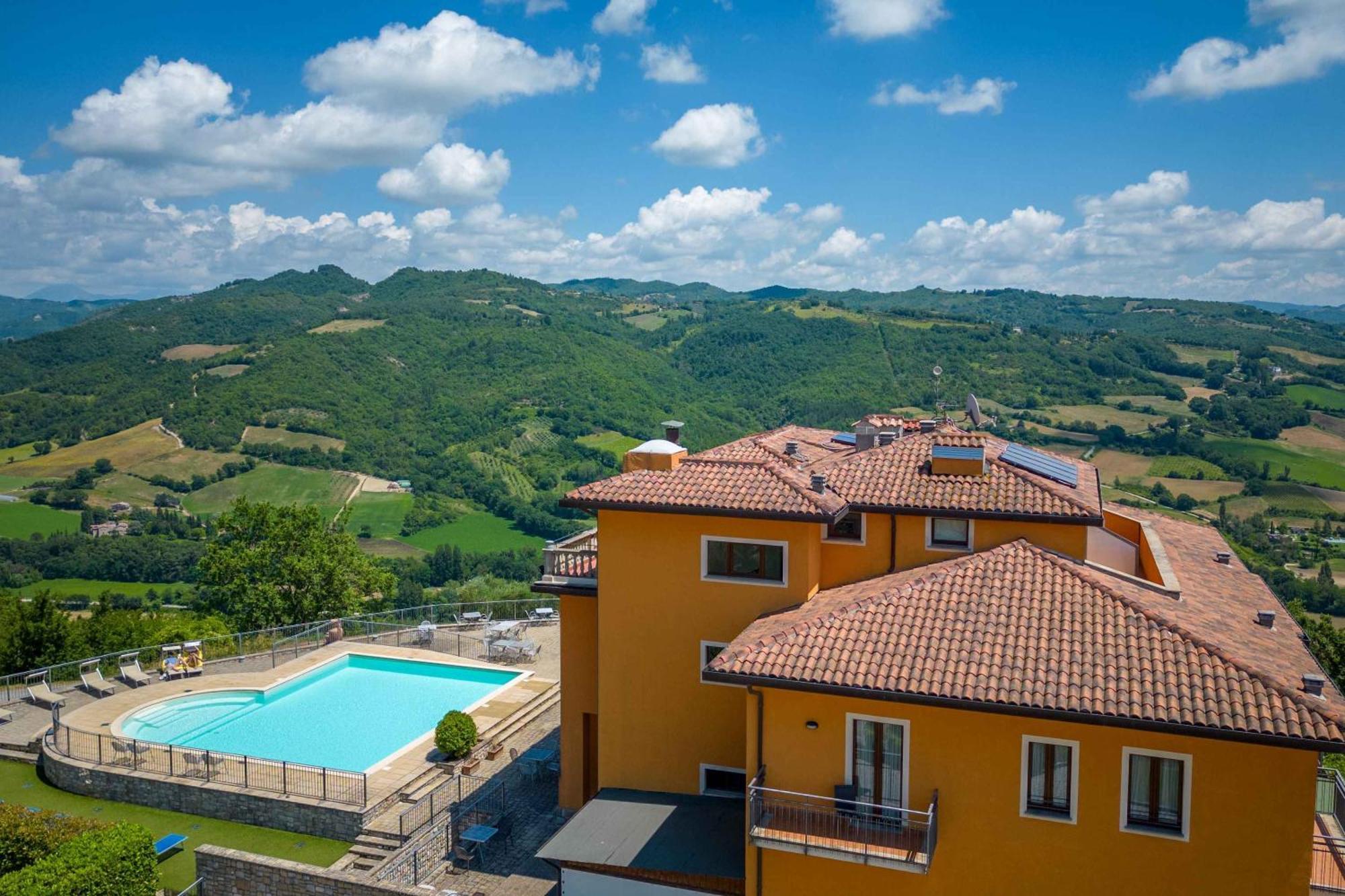 Fortebraccio Montone  Exterior photo